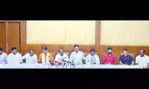 पुलिस के मना करने के बावजूद कांग्रेस नेताओं ने डाला दबाव: LoP पुलिस के मना करने के बावजूद कांग्रेस नेताओं ने डाला दबाव: LoP