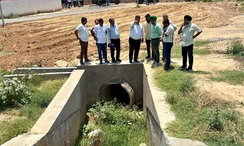 Haryana :  नगर निगम सदस्य और रेलवे अधिकारियों ने अंबाला शहर में नालियों का निरीक्षण किया