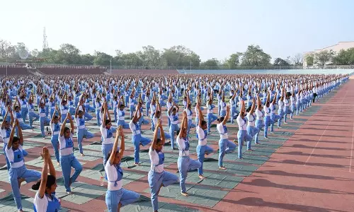 Haryana पुलिस अकादमी में योग सत्र में 4 हजार से अधिक लोगों ने भाग लिया Haryana पुलिस अकादमी में योग सत्र में 4 हजार से अधिक लोगों ने भाग लिया