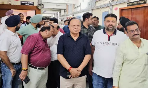 Karnal में ज्वैलरी की दुकान में चोरी के बाद व्यापारियों ने एसपी से मुलाकात की