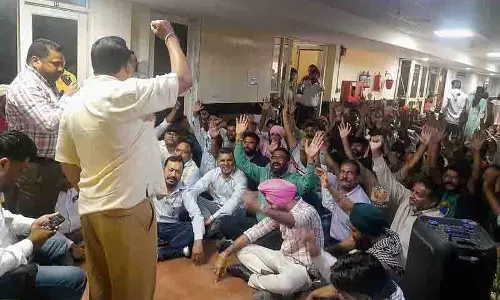 Jalandhar: सफाई कर्मचारी आज से हड़ताल पर, मांगे पूरी होने की मांग Jalandhar: सफाई कर्मचारी आज से हड़ताल पर, मांगे पूरी होने की मांग