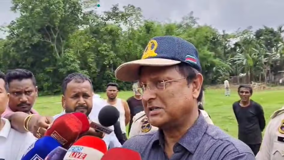 Assam में कोर्ट के आदेश के तहत भगोड़े साइबर जालसाज की करोड़ों की संपत्ति जब्त Assam में कोर्ट के आदेश के तहत भगोड़े साइबर जालसाज की करोड़ों की संपत्ति जब्त