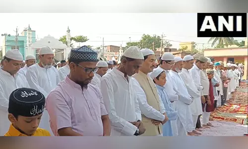ईद-उल-अज़हा के मौके पर सुपौल में BJP नेता शाहनवाज़ हुसैन ने नमाज़ अदा की ईद-उल-अज़हा के मौके पर सुपौल में BJP नेता शाहनवाज़ हुसैन ने नमाज़ अदा की