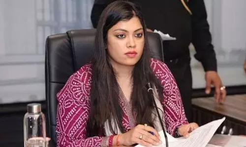 Kasganj: जिलाधिकारी मेधा रुपम ने बैठक कर म्यूजियम, दरियावगंज झील के मॉडलों पर की चर्चा