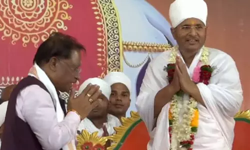 असंग आश्रम सोनपैरी पहुंचे सीएम साय