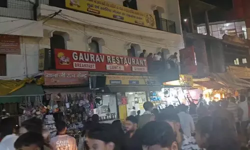 Haridwar: गौरव लॉज में भीषण आग, सीढ़ियों से किया गया यात्रियों का रेस्क्यू,