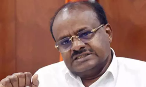 HDK ने सीएम पर भगदड़ में हुई मौतों की जानकारी होने के बाद भी पोते के साथ डोसा खाने का आरोप लगाया HDK ने सीएम पर भगदड़ में हुई मौतों की जानकारी होने के बाद भी पोते के साथ डोसा खाने का आरोप लगाया