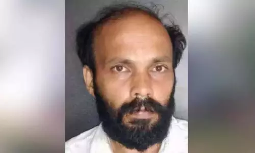 Kerala : बाइक पर गांजा तस्करी करते हुए अधेड़ व्यक्ति गिरफ्तार Kerala : बाइक पर गांजा तस्करी करते हुए अधेड़ व्यक्ति गिरफ्तार