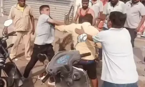 दारू भट्टी में शराब कोचिया की दबंगई, खुद पिट गया बेरहमी से दारू भट्टी में शराब कोचिया की दबंगई, खुद पिट गया बेरहमी से