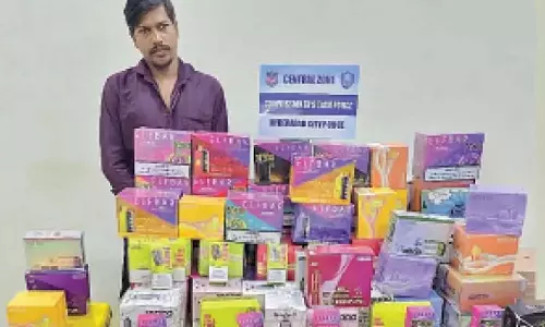 व्यक्ति गिरफ्तार, 21 लाख रुपये की 670 ई-सिगरेट जब्त