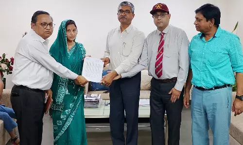 Farrukhabad: शहीद परिवार को मिला संबल, पत्नी को कनिष्ठ लिपिक की नौकरी Farrukhabad: शहीद परिवार को मिला संबल, पत्नी को कनिष्ठ लिपिक की नौकरी