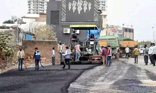 Telangana में ठेकेदारों के टेंडर से दूर रहने के कारण सड़क मरम्मत में देरी