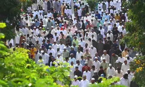 Hyderabad: मुसलमानों ने नमाज, कुर्बानी और त्यौहारी दावतों के साथ ईद-उल-अजहा मनाई Hyderabad: मुसलमानों ने नमाज, कुर्बानी और त्यौहारी दावतों के साथ ईद-उल-अजहा मनाई