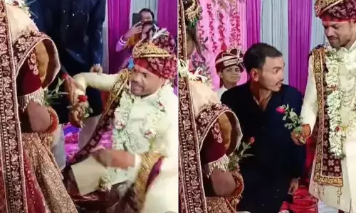 VIDEO: दुल्हन को दूल्हे ने स्टेज पर कुछ इस तरह दी गुलाब, फिर जो हुआ... VIDEO: दुल्हन को दूल्हे ने स्टेज पर कुछ इस तरह दी गुलाब, फिर जो हुआ...