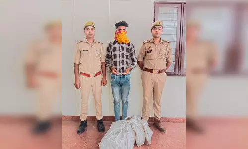 मोबाइल टॉवर से आरआरयू चोरी करने वाला गिरफ्तार, चोरी का माल और अवैध चाकू बरामद