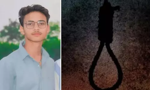 Jabalpur में किराए के फ्लैट में फंदे से लटका मिला बीटेक प्रथम वर्ष का छात्र Jabalpur में किराए के फ्लैट में फंदे से लटका मिला बीटेक प्रथम वर्ष का छात्र
