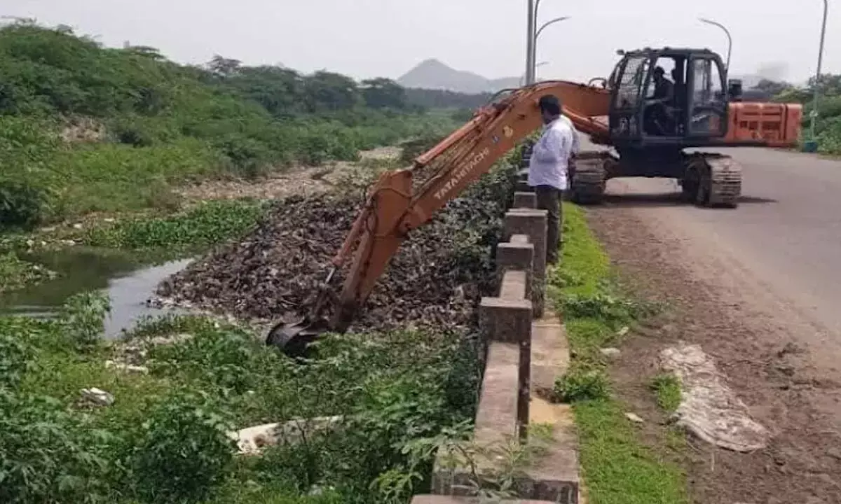Andhra: अडानी पोर्ट ने पोर्ट सिटी में मानसून की तैयारियों के लिए सहयोग बढ़ाया
