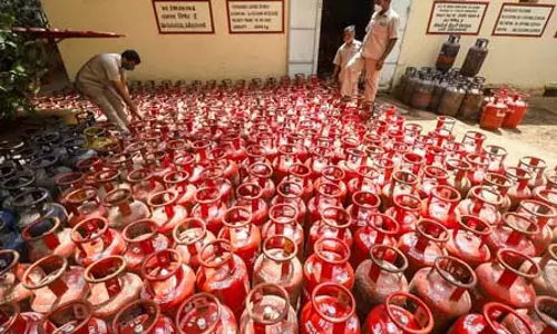 देश के हर परिवार तक एलपीजी सिलेंडर बुकिंग के चंद घंटों में घर तक हो रहा डिलीवर: हरदीप पुरी