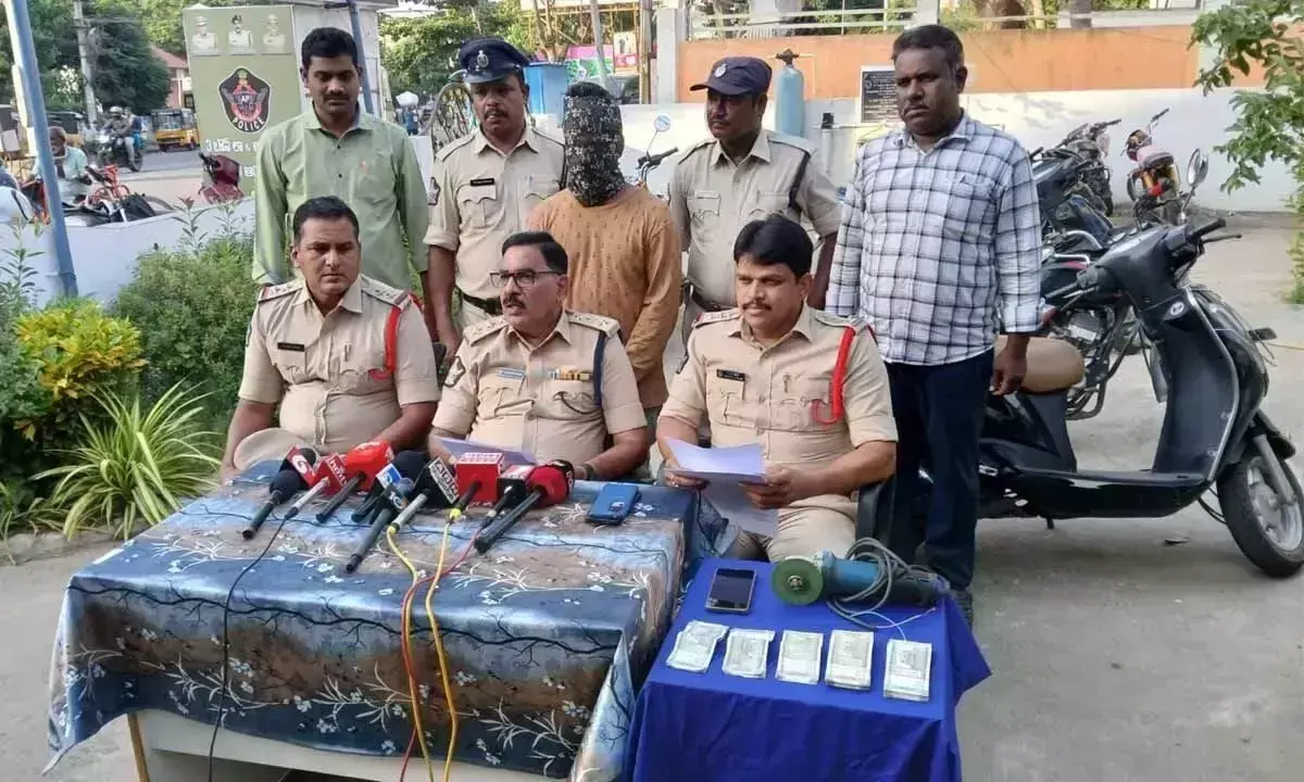 Andhra: हुंडी चोरी का आरोपी गिरफ्तार, नकदी बरामद