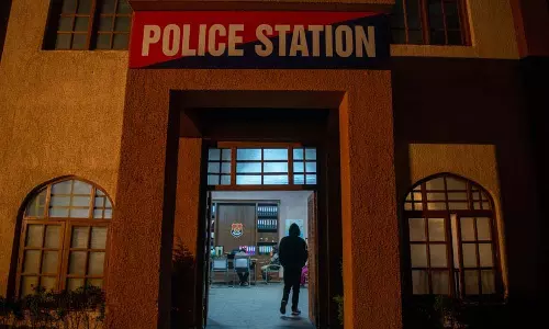 मुर्शिदाबाद हिंसा: पिता-पुत्र हत्या मामले में Bengal पुलिस ने 13 के खिलाफ आरोपपत्र दायर किया मुर्शिदाबाद हिंसा: पिता-पुत्र हत्या मामले में Bengal पुलिस ने 13 के खिलाफ आरोपपत्र दायर किया