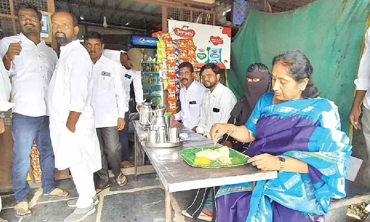 Andhra: मिन सविता की सादगी ने पलासमुद्रम में दिल जीत लिया