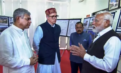 प्रधानमंत्री के दृढ़ संकल्प से कश्मीर रेल संपर्क संभव हुआ: Vaishnaw प्रधानमंत्री के दृढ़ संकल्प से कश्मीर रेल संपर्क संभव हुआ: Vaishnaw