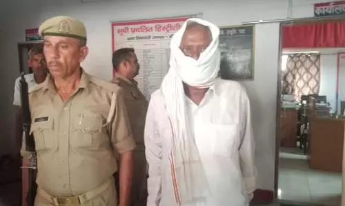 घूसखोर RI, एंटी करप्शन टीम ने रिश्वत लेते रंगे हाथों दबोचा, मची खलबली