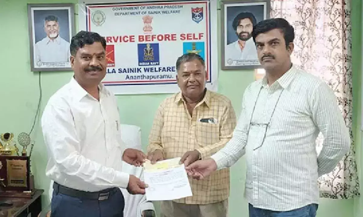 Andhra: सशस्त्र सेना झंडा दिवस कोष को हरिश्चंद्र घाट समिति से दान प्राप्त हुआ Andhra: सशस्त्र सेना झंडा दिवस कोष को हरिश्चंद्र घाट समिति से दान प्राप्त हुआ