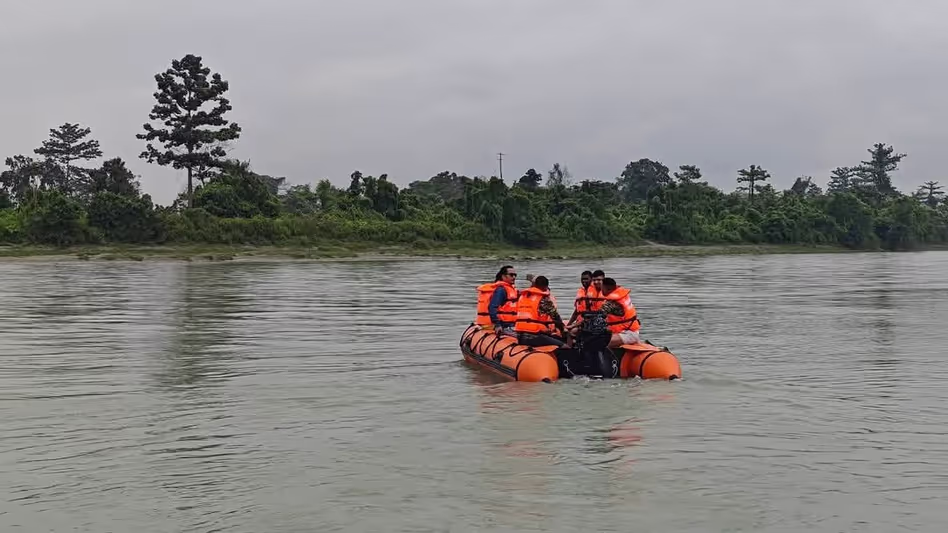Arunachal प्रदेश में बाढ़ की स्थिति सुधरी, नदियां खतरे के निशान से नीचे पहुंचीं Arunachal प्रदेश में बाढ़ की स्थिति सुधरी, नदियां खतरे के निशान से नीचे पहुंचीं