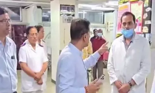 सार्वजनिक दुर्व्यवहार की शिकायत के बाद GMC CMO निलंबित: स्वास्थ्य मंत्री राणे सार्वजनिक दुर्व्यवहार की शिकायत के बाद GMC CMO निलंबित: स्वास्थ्य मंत्री राणे