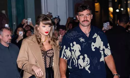 Taylor Swift और ट्रैविस केल्सी के शादी के डांस से प्रेग्नेंसी की अफवाहों को बल मिला Taylor Swift और ट्रैविस केल्सी के शादी के डांस से प्रेग्नेंसी की अफवाहों को बल मिला