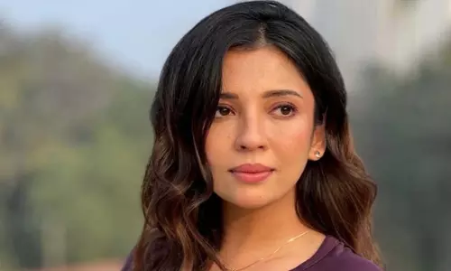 कौन हैं  Barkha Singh? बॉलीवुड में मिनी करीना कपूर से लेकर यूट्यूब स्टार तक