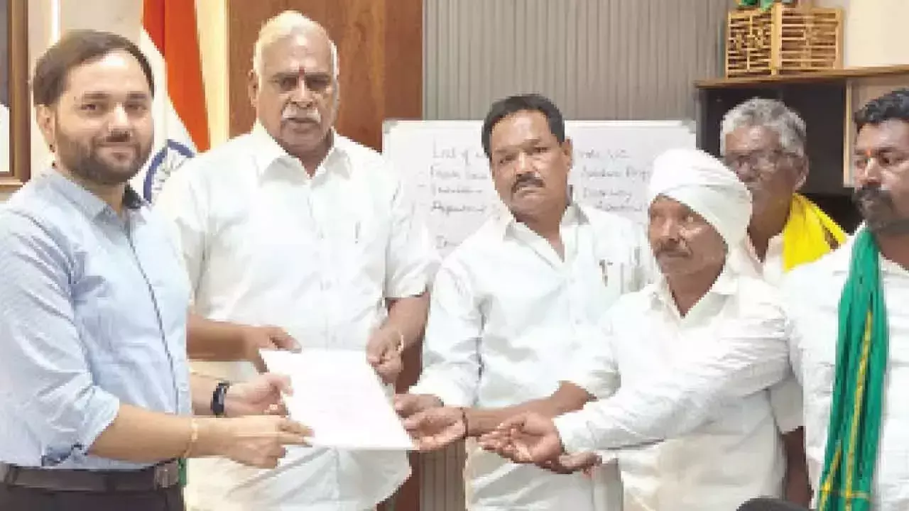 Telangana: टाइगर जोन की स्थापना के खिलाफ आदिवासी उग्र Telangana: टाइगर जोन की स्थापना के खिलाफ आदिवासी उग्र