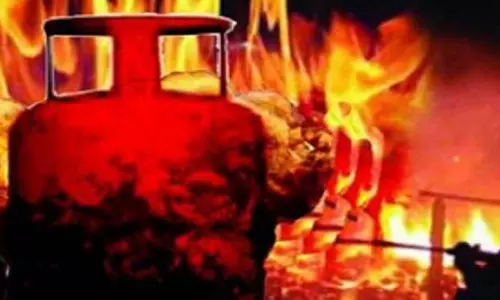 Pakistan : गैस सिलेंडर ब्लास्ट में 6 की मौत, 2 घायल Pakistan : गैस सिलेंडर ब्लास्ट में 6 की मौत, 2 घायल