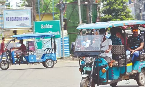 West Bengal:टोटो ट्रक की टक्कर से महिला नागरिक स्वयंसेवक की मौत