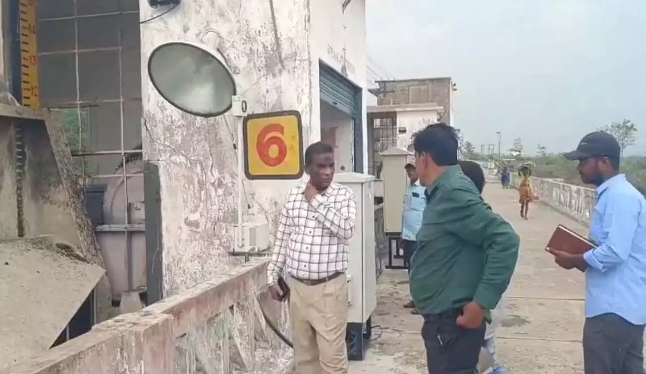 Telangana: कदम परियोजना का विद्युतीकरण अंतिम चरण में Telangana: कदम परियोजना का विद्युतीकरण अंतिम चरण में