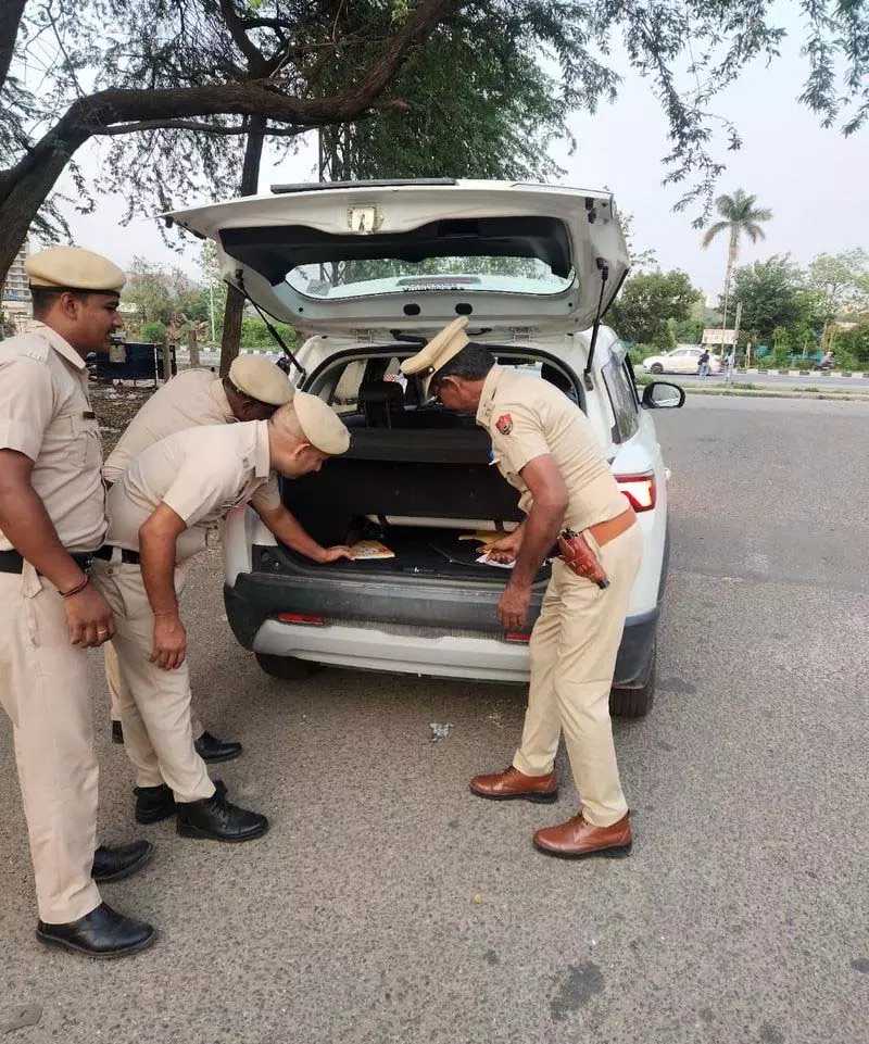पुलिस को Panchkula के नाकों पर उच्च स्तर की सतर्कता बनाए रखने के निर्देश पुलिस को Panchkula के नाकों पर उच्च स्तर की सतर्कता बनाए रखने के निर्देश