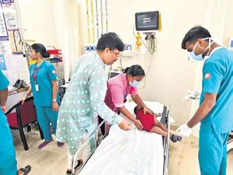 Odisha के मानव संसाधन एवं विकास मंत्री ने दुर्घटना पीड़ितों की जान बचाई Odisha के मानव संसाधन एवं विकास मंत्री ने दुर्घटना पीड़ितों की जान बचाई