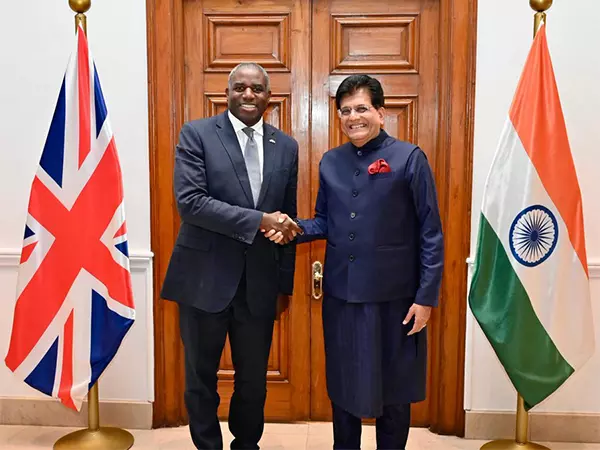 UK के विदेश सचिव डेविड लैमी के साथ बैठक सफल रही: पीयूष गोयल UK के विदेश सचिव डेविड लैमी के साथ बैठक सफल रही: पीयूष गोयल