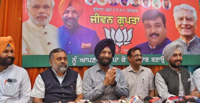 Sirsa ने निवासियों को ‘दिल्ली लुटेरा गिरोह’ से सावधान रहने की चेतावनी दी Sirsa ने निवासियों को ‘दिल्ली लुटेरा गिरोह’ से सावधान रहने की चेतावनी दी