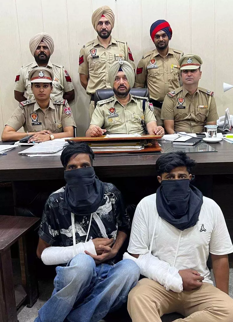 झपटमार गिरोह के दो सदस्य police के शिकंजे में झपटमार गिरोह के दो सदस्य police के शिकंजे में