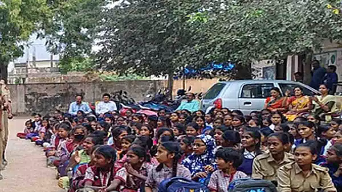 निजी प्रतिस्पर्धा के बीच Nizamabad स्कूल फल-फूल रहा निजी प्रतिस्पर्धा के बीच Nizamabad स्कूल फल-फूल रहा