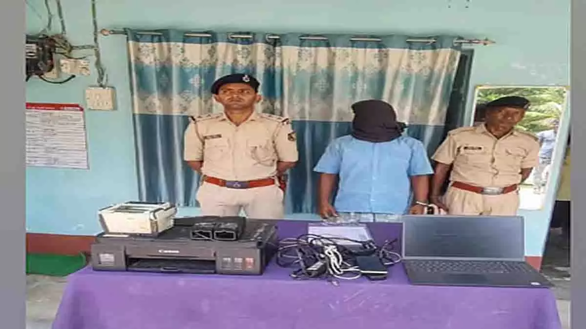 police ने बांग्लादेशी घुसपैठियों की मदद करने वाले फर्जी आधार कार्ड रैकेट को किया गिरफ्तार police ने बांग्लादेशी घुसपैठियों की मदद करने वाले फर्जी आधार कार्ड रैकेट को किया गिरफ्तार