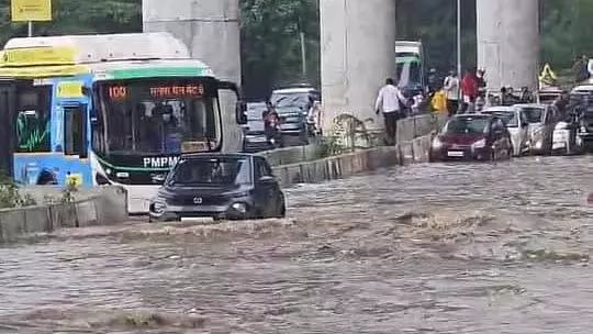 मूसलाधार बारिश से पुणे का IT हब जलमग्न मूसलाधार बारिश से पुणे का IT हब जलमग्न