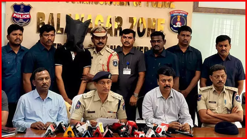 ट्रैवल बैग में महिला का शव, मर्डर मिस्ट्री सुलझी ट्रैवल बैग में महिला का शव, मर्डर मिस्ट्री सुलझी