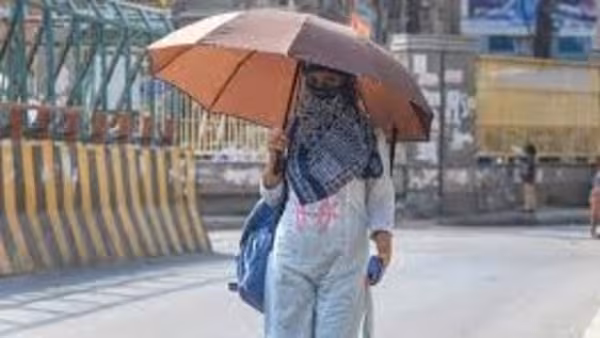 Delhi में भीषण गर्मी का कहर, इन राज्यों में बारिश की संभावना Delhi में भीषण गर्मी का कहर, इन राज्यों में बारिश की संभावना
