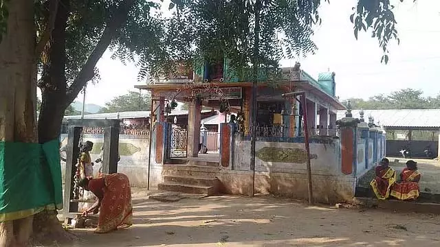 मंदिर में प्रवेश से इनकार; दलितों और ऊंची जातियों के बीच झड़प, एलेचकनहल्ली में स्थिति भयावह मंदिर में प्रवेश से इनकार; दलितों और ऊंची जातियों के बीच झड़प, एलेचकनहल्ली में स्थिति भयावह