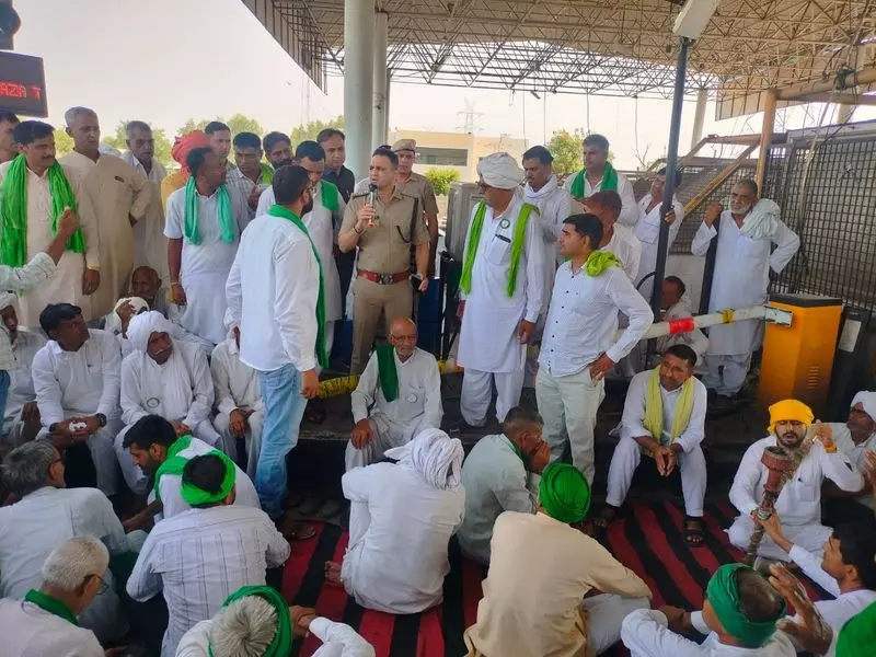 किसानों द्वारा FIR वापस लेने की मांग के बाद प्रशासन 10 जून को डीसी के साथ बैठक के लिए सहमत किसानों द्वारा FIR वापस लेने की मांग के बाद प्रशासन 10 जून को डीसी के साथ बैठक के लिए सहमत
