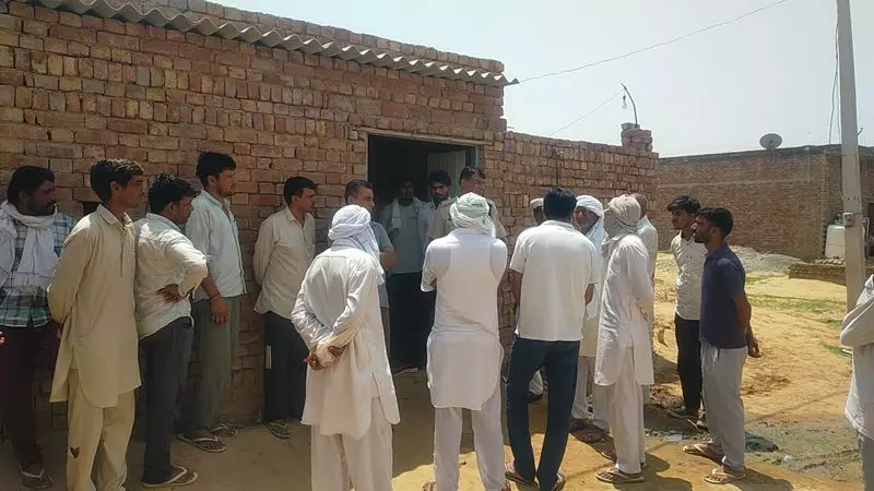 Sirsa में एक व्यक्ति ने अपनी पत्नी का सिर कलम कर दिया Sirsa में एक व्यक्ति ने अपनी पत्नी का सिर कलम कर दिया
