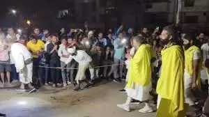 Up News: प्रेमानंद महाराज के दर्शन को उमड़ी भारी भीड़,रोकी गई पदयात्रा Up News: प्रेमानंद महाराज के दर्शन को उमड़ी भारी भीड़,रोकी गई पदयात्रा